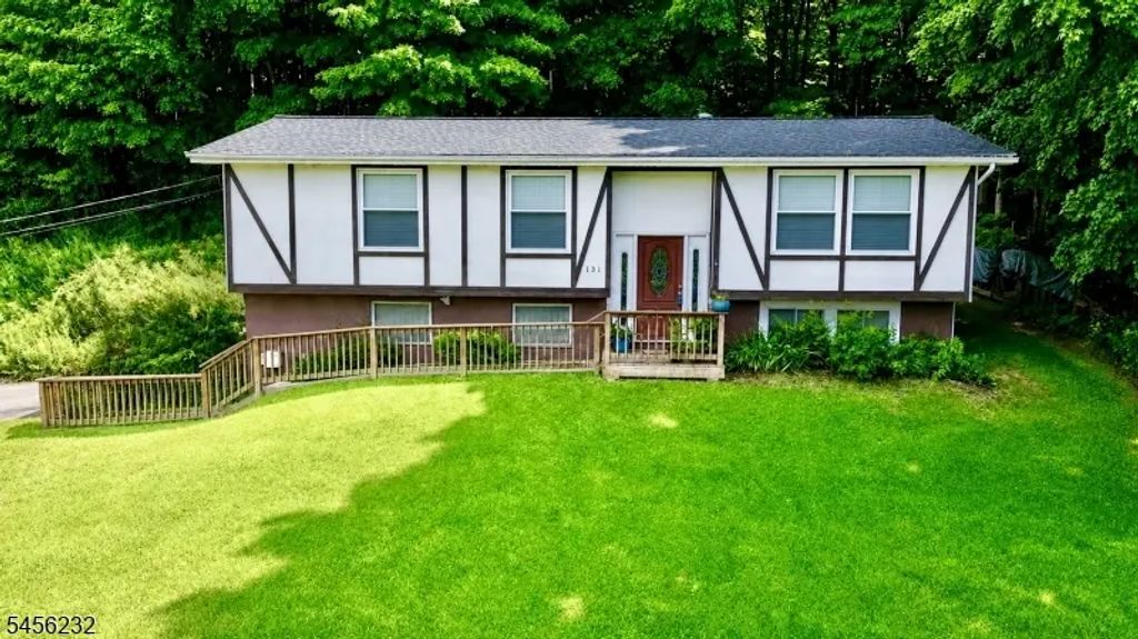 131 Munsonhurst Rd, Franklin Boro