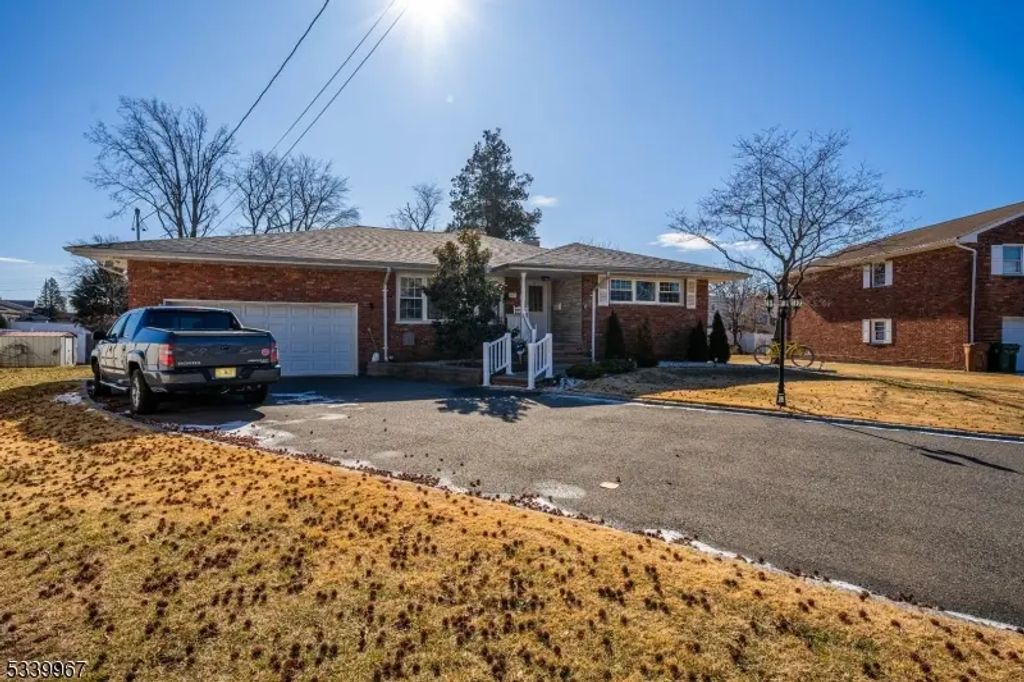 1015 Georgian Dr, Linden City