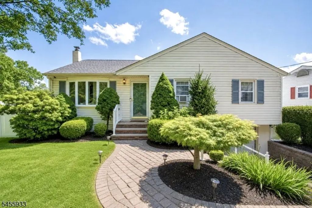 5 Adams Dr, Denville Twp.