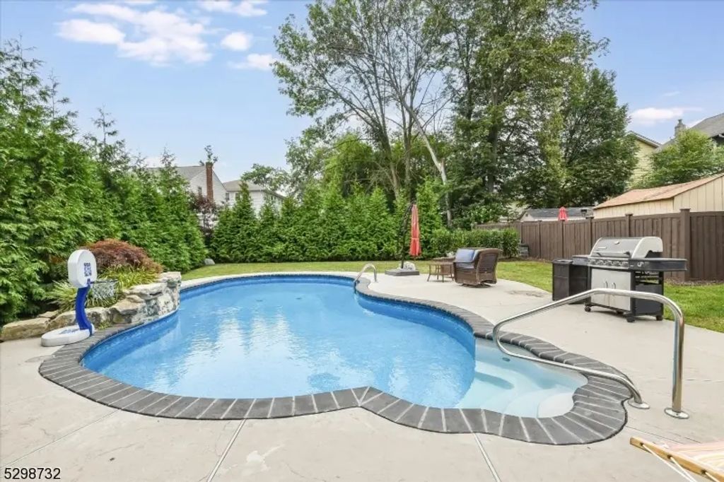 19 Field Rd, Maplewood Twp.
