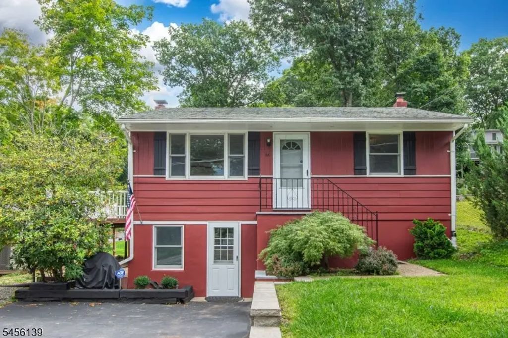 66 E Shore Rd, Jefferson Twp.