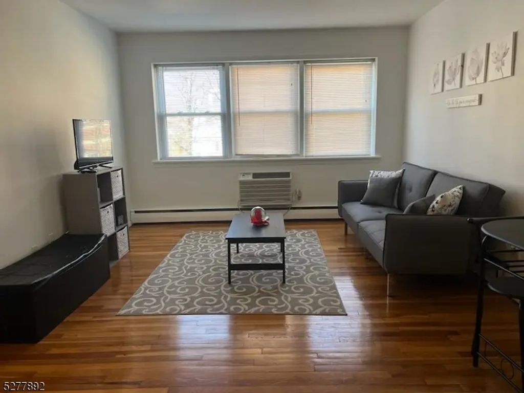123 Milligan Pl, South Orange Village Twp.