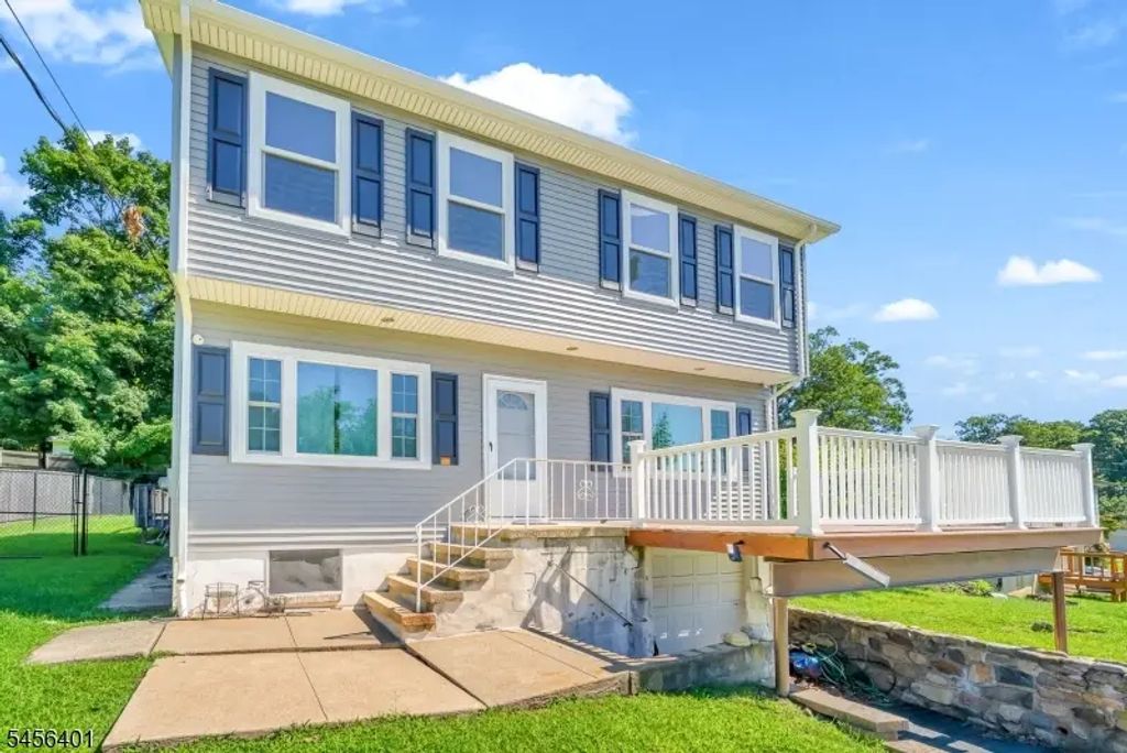 13 Hopatchung Rd, Hopatcong Boro