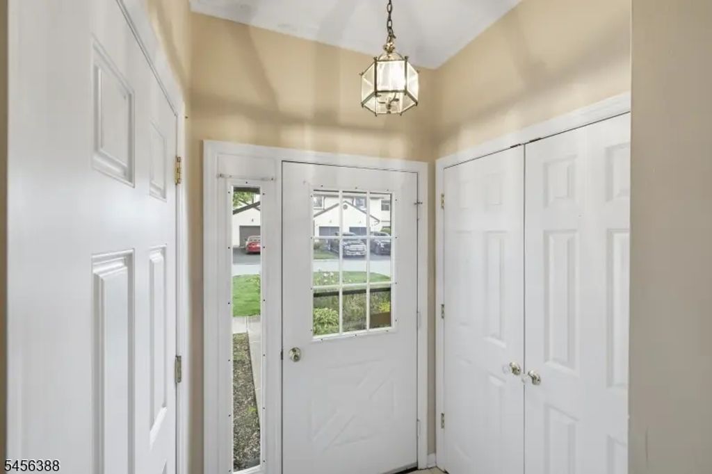 10 Oriole Ter, Hampton Twp.