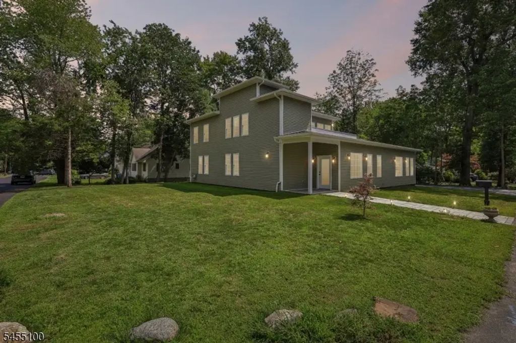 34 Gates Ave, Warren Twp.