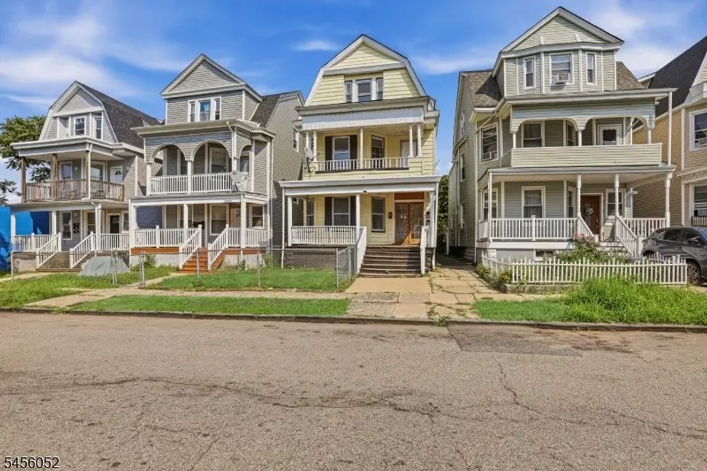 176 Hollywood Ave, East Orange City