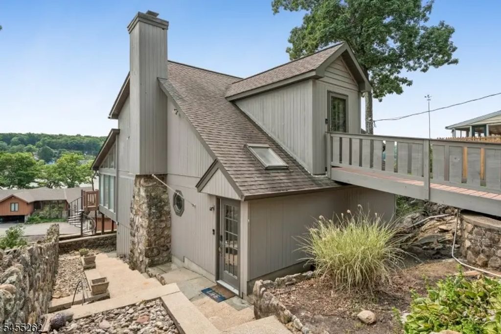 327 Squaw Trl, Hopatcong Boro