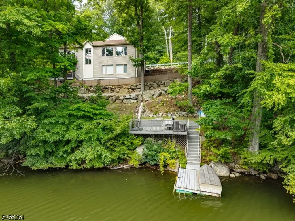 42 W Shore Dr, Vernon Twp.