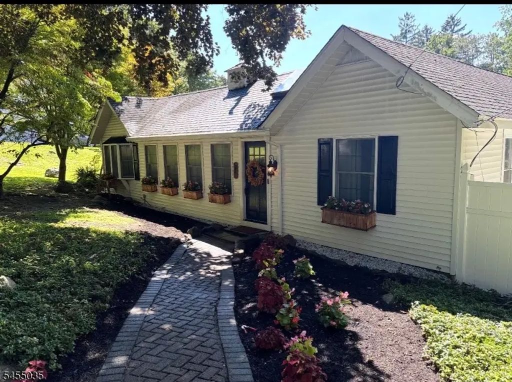 7 Penn Ave, Andover Twp.