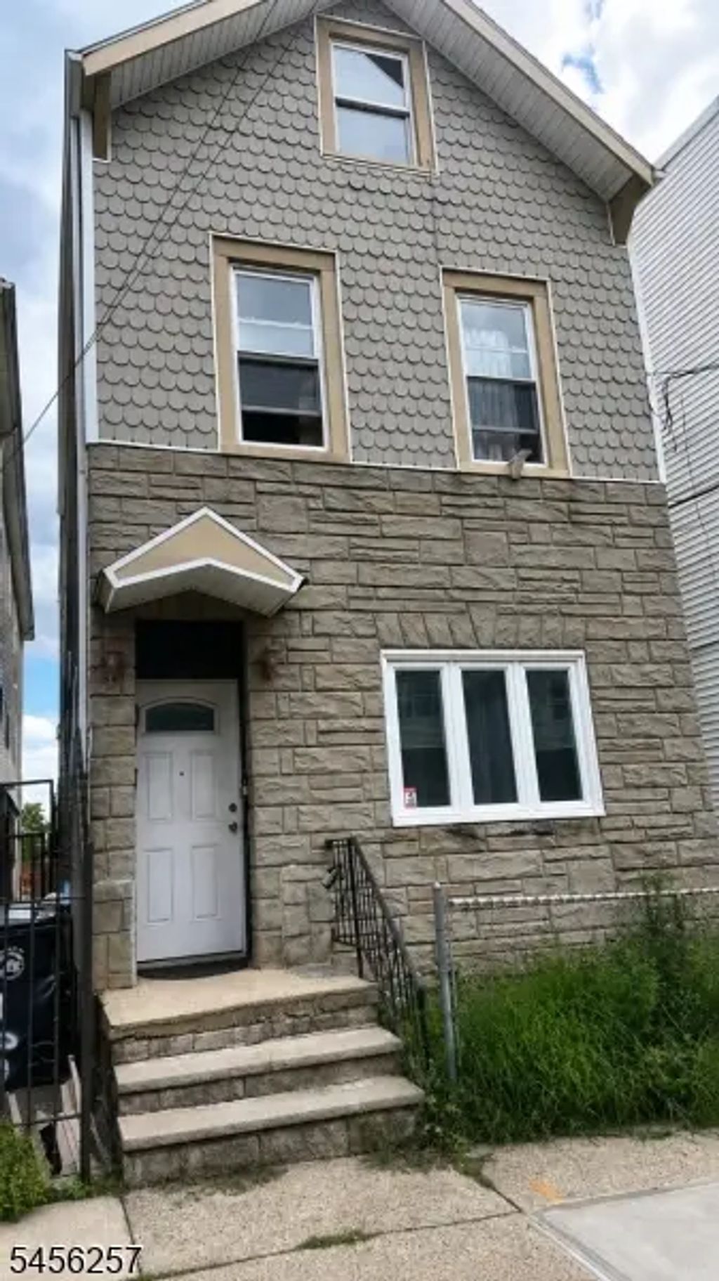 284 Hunterdon St, Newark City