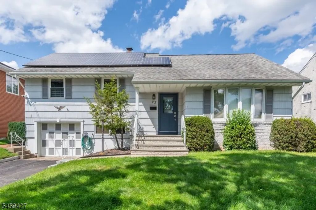 23 Urma Pl, Bloomfield Twp.