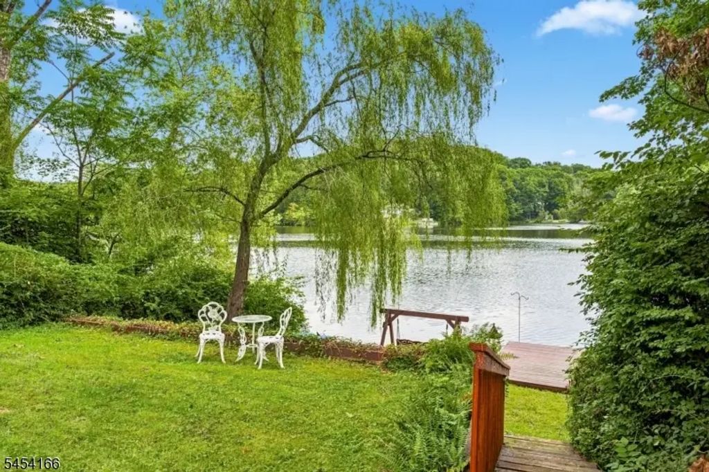 111 S Shore Dr, Wantage Twp.