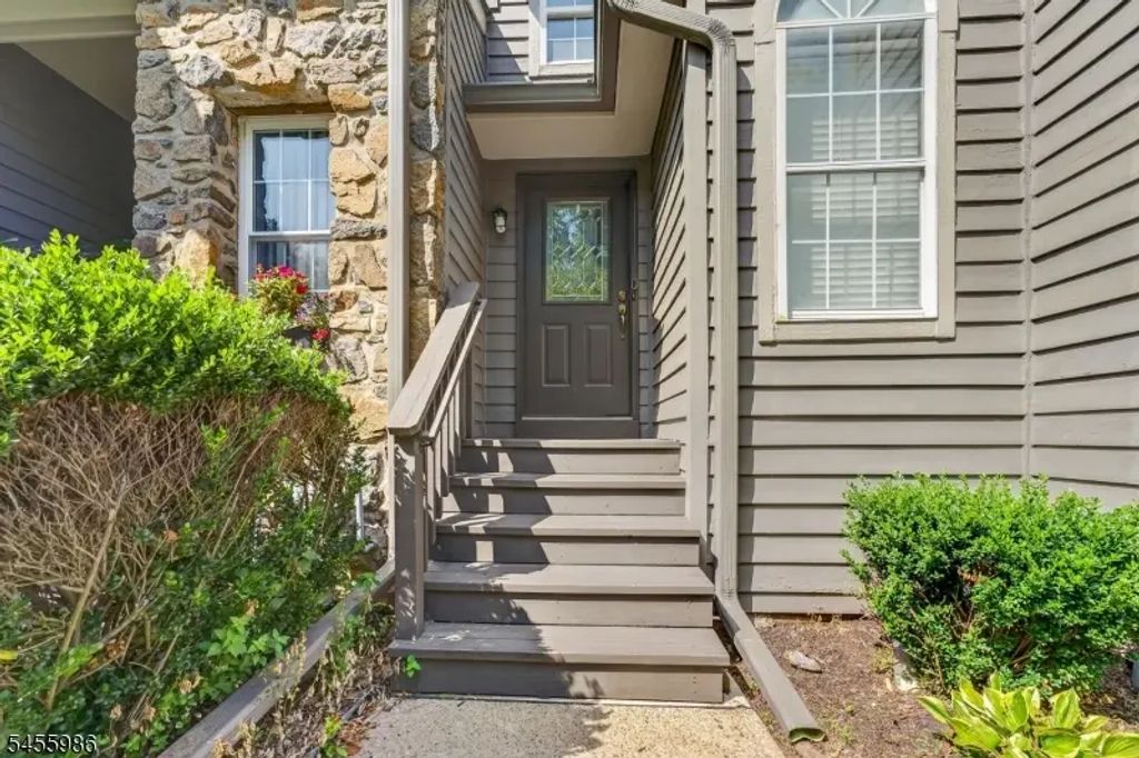 46e Haverhill Ct, Montgomery Twp.