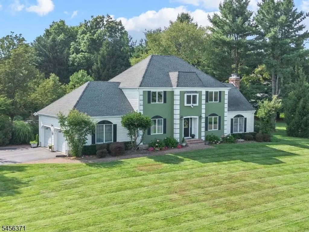 20 Stonebridge Rd, Union Twp.