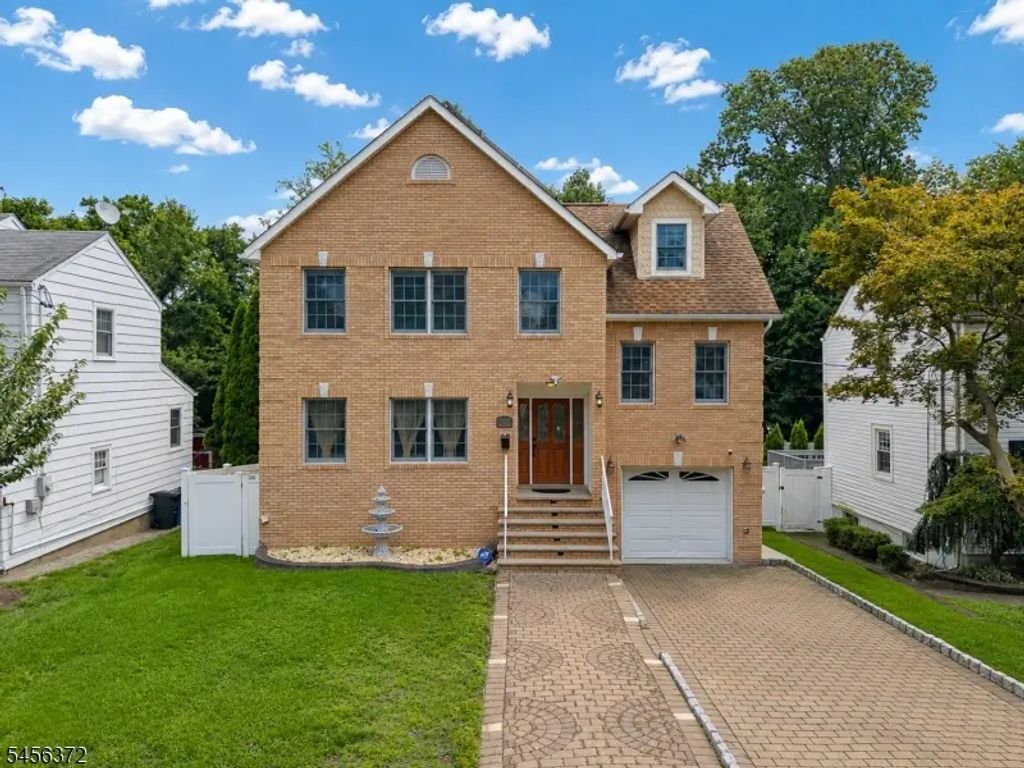 207 Stonehouse Rd, Bloomfield Twp.