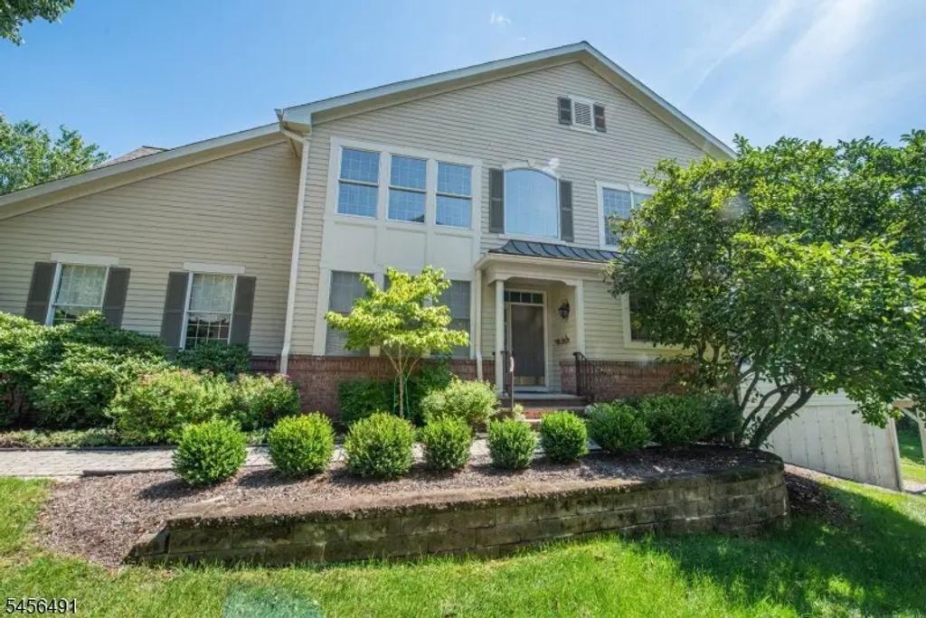 75 Schindler Way, Fairfield Twp.