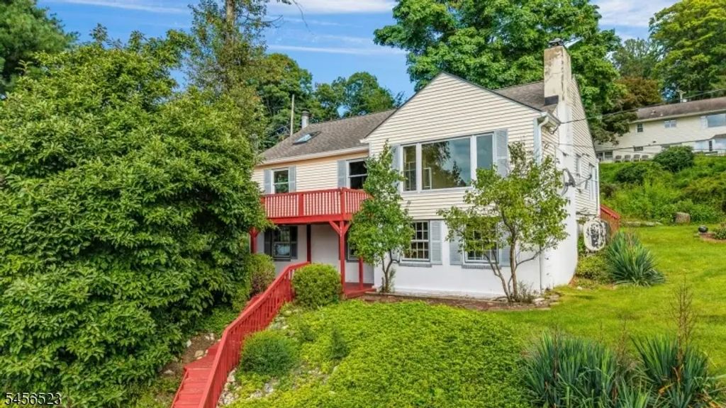 117 Springbrook Trl, Sparta Twp.