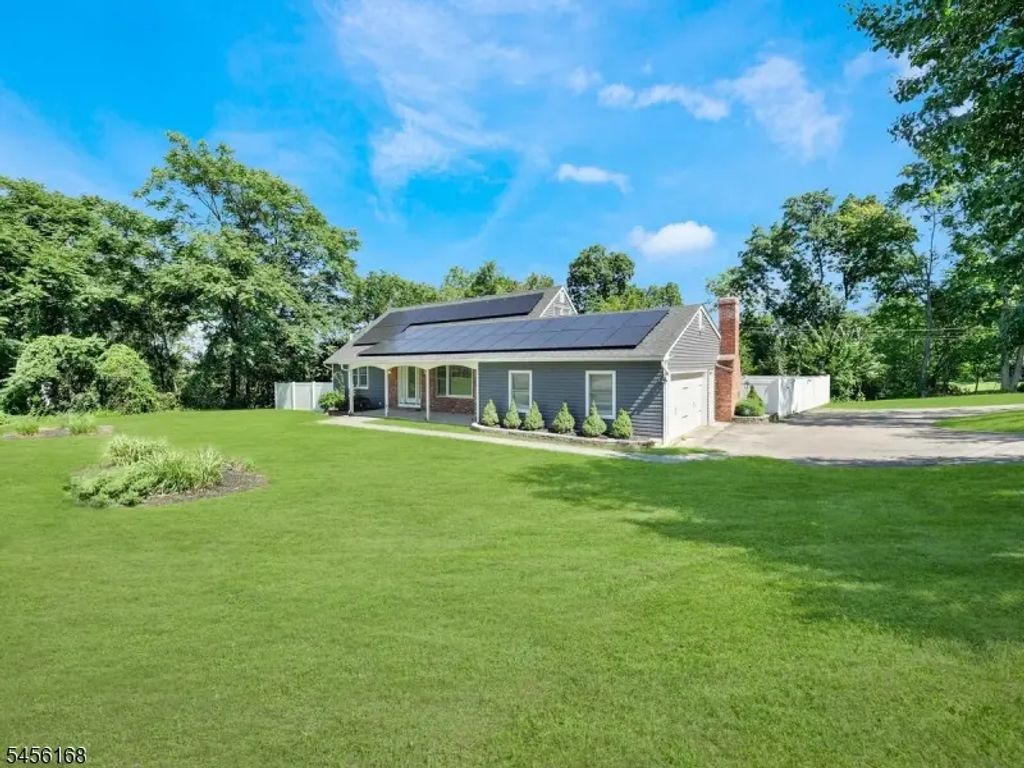 9 Lake Pochung Rd, Vernon Twp.