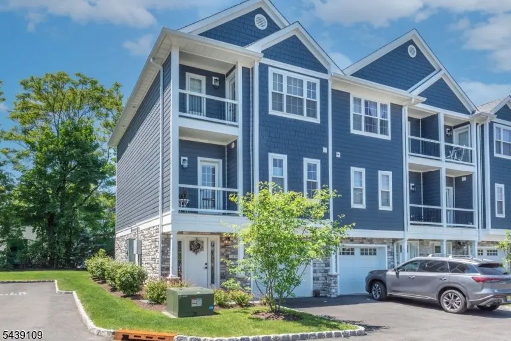 8 Deans Ct, Fairfield Twp.