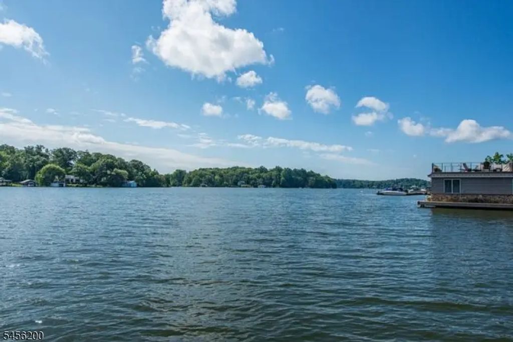 320 Lakeside Ave, Hopatcong Boro