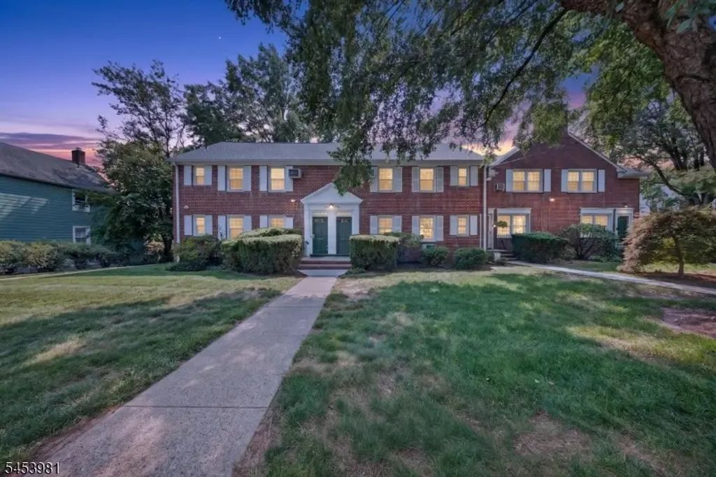 251c Elmwood Ave, Maplewood Twp.
