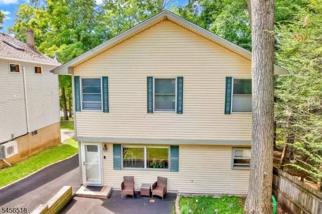 92 New York Ave, Jefferson Twp.