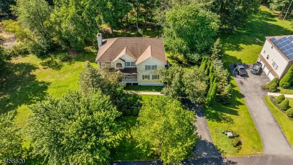 24 Swan Ln, Jefferson Twp.