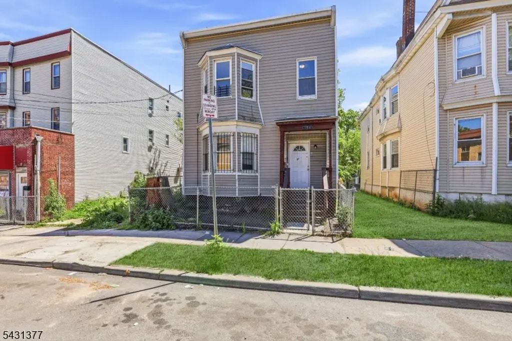 184 W Runyon St, Newark City