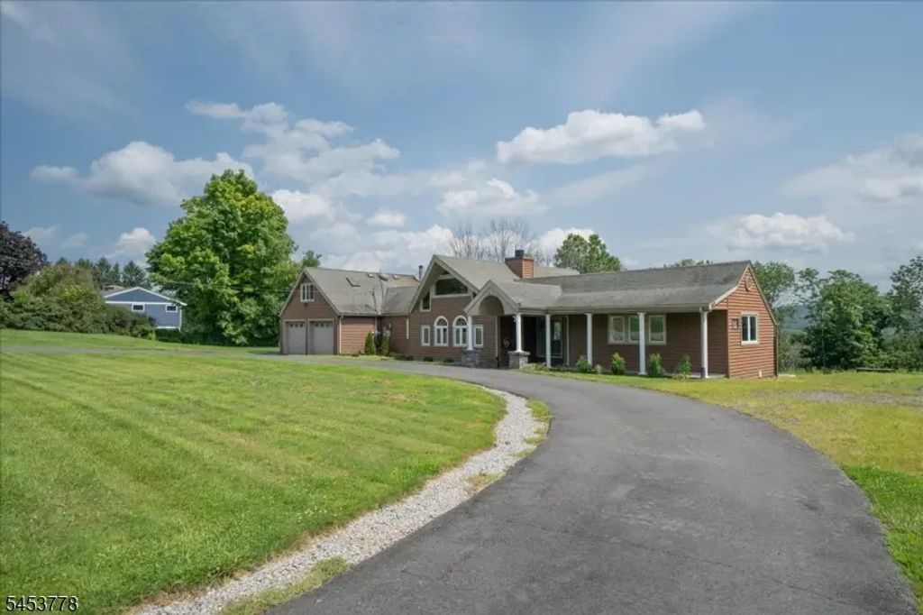 11 Summit Dr, Frankford Twp.