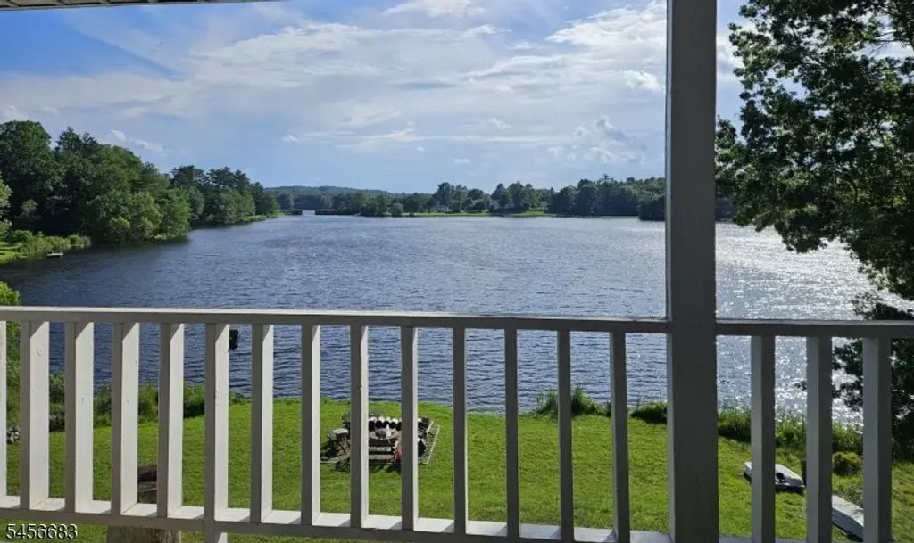 274 Shore Dr, Montague Twp.