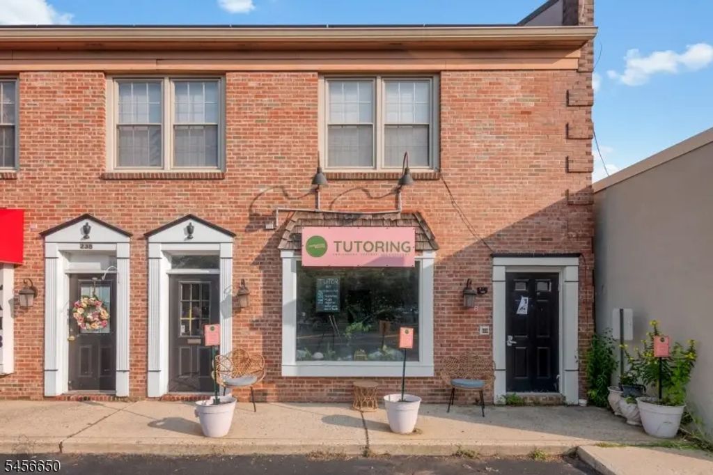23 Route 22 14  East Main, Clinton Town