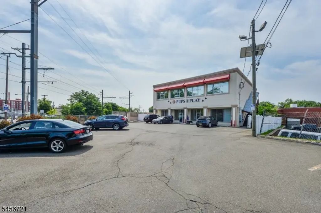 85a Walnut St, Montclair Twp.