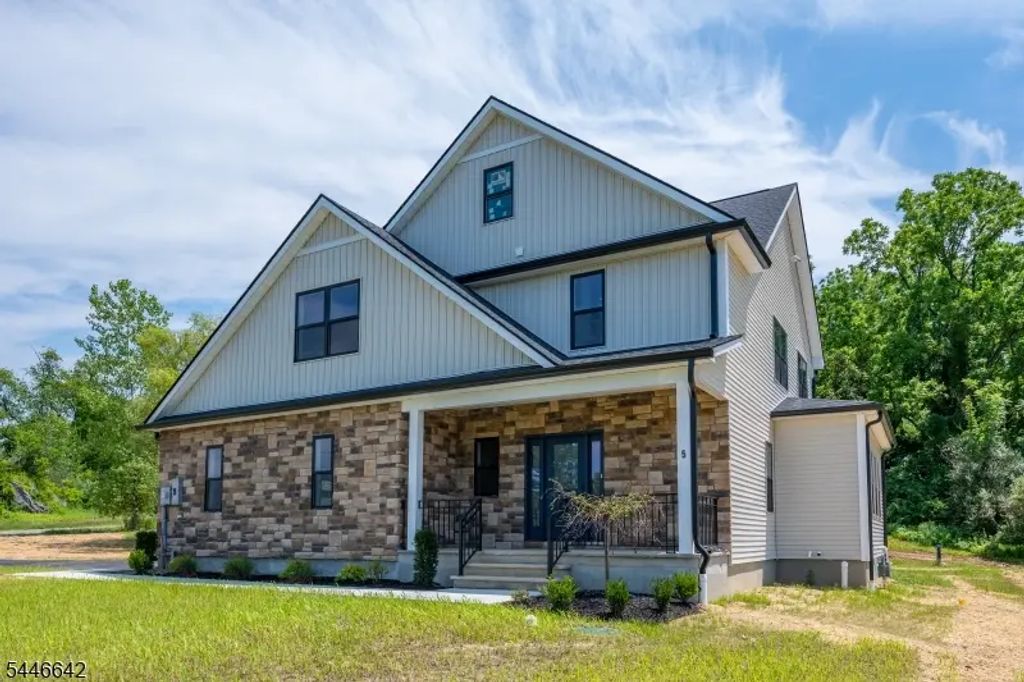 5 Emerald Dr, Hardyston Twp.