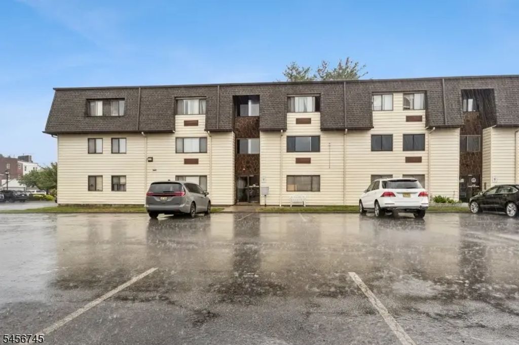46 Watsessing Avenue, B-12, Belleville Twp.