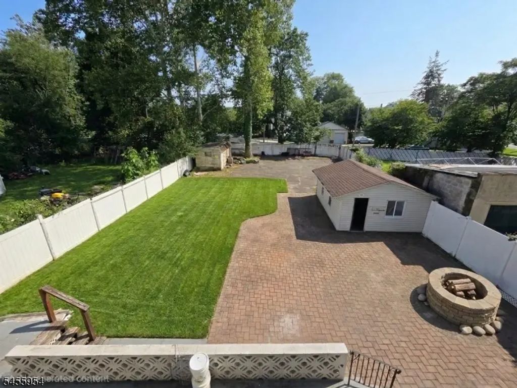 683 Mill St, Belleville Twp.