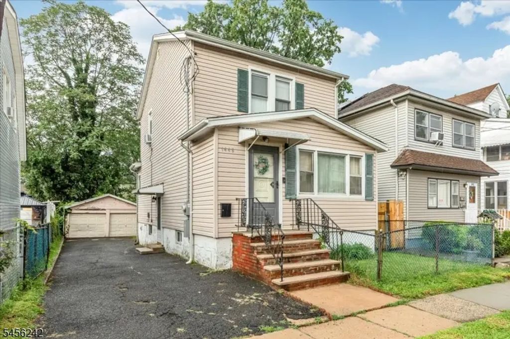 1445 Hiawatha Avenue, Hillside Twp.