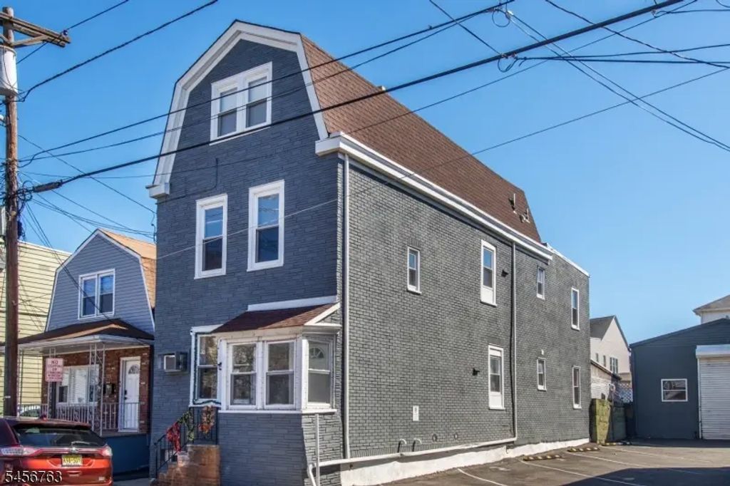 373 N 10th St, Belleville Twp.