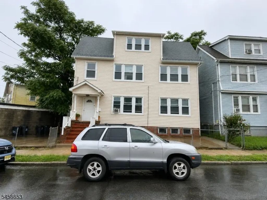 245 Alexander St, Newark City