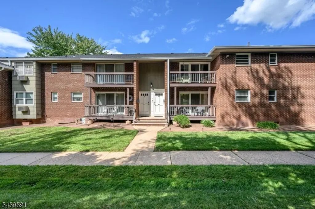 18 Deanna Dr, Hillsborough Twp.