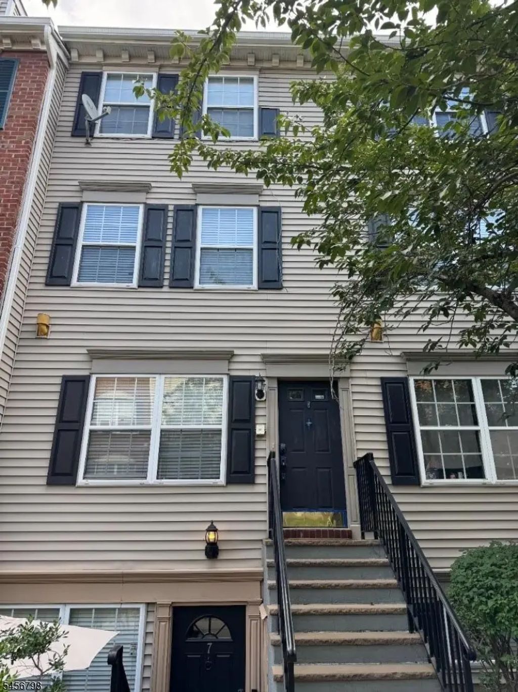 8 Vaughan Dr, Newark City