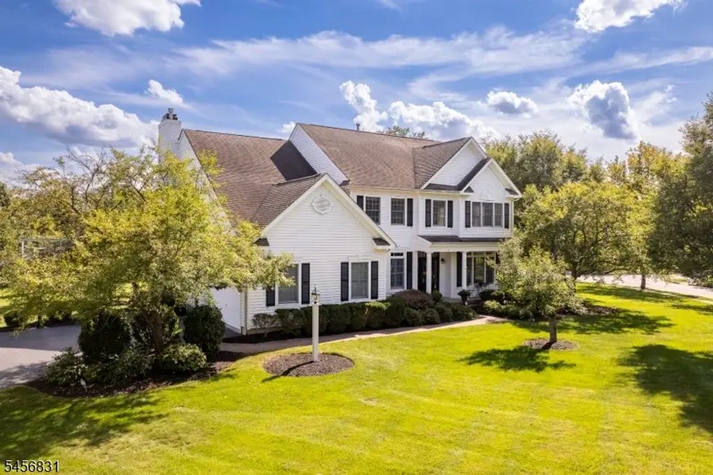 2 Aronimink Ct, Montgomery Twp.