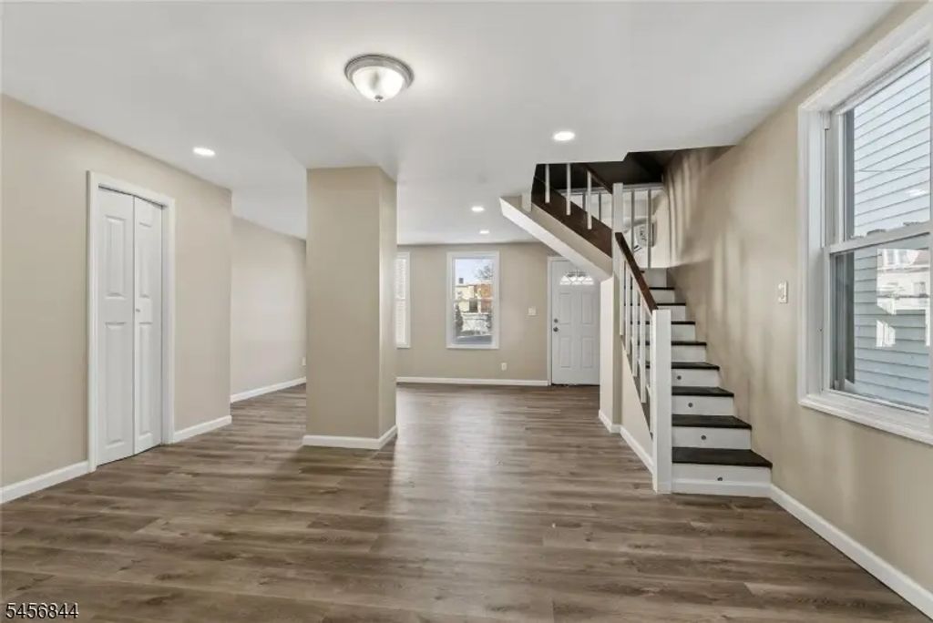 11 Tichenor Ter, Irvington Twp.