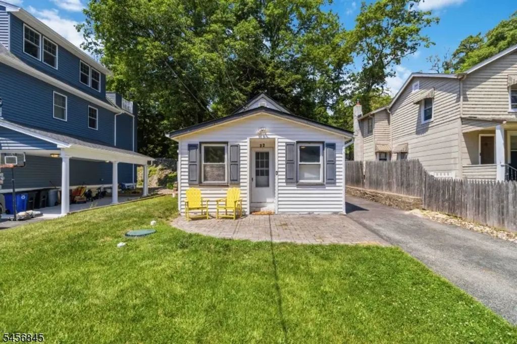 32 Schwarz Blvd, Jefferson Twp.