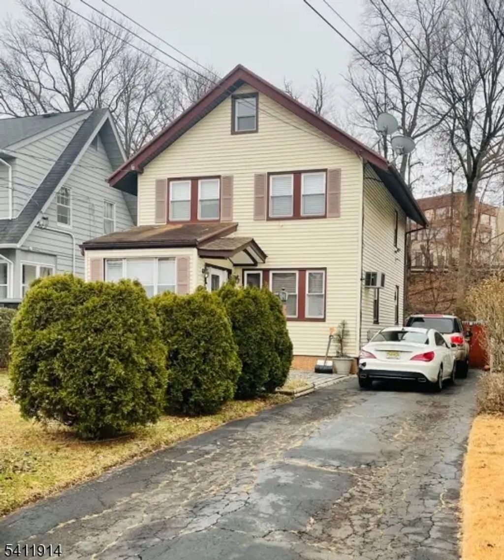 186 Newark Ave, Bloomfield Twp.