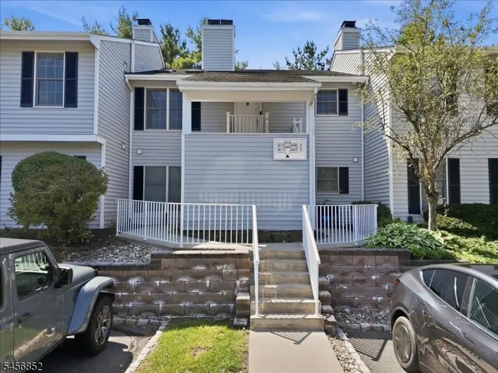 410 Ferncrest Ct, Readington Twp.