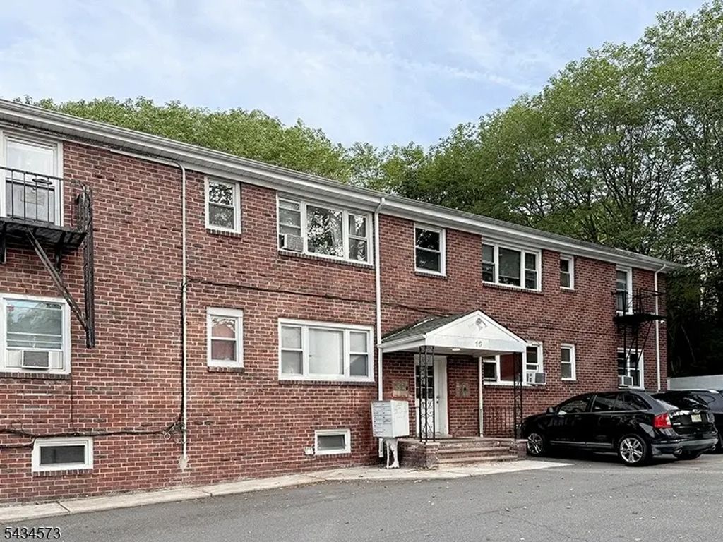16 Clark Ter, Belleville Twp.