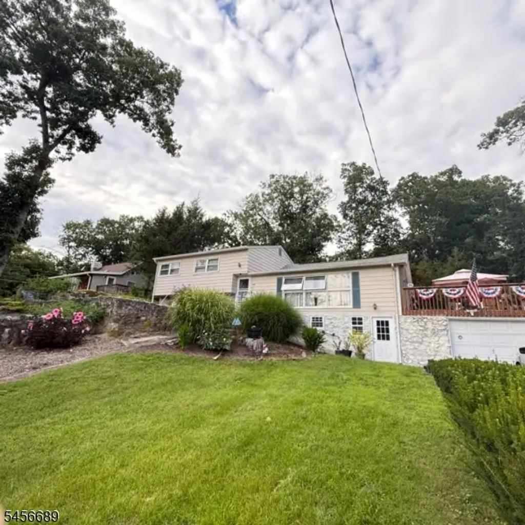 19 Lakeside Dr, Vernon Twp.