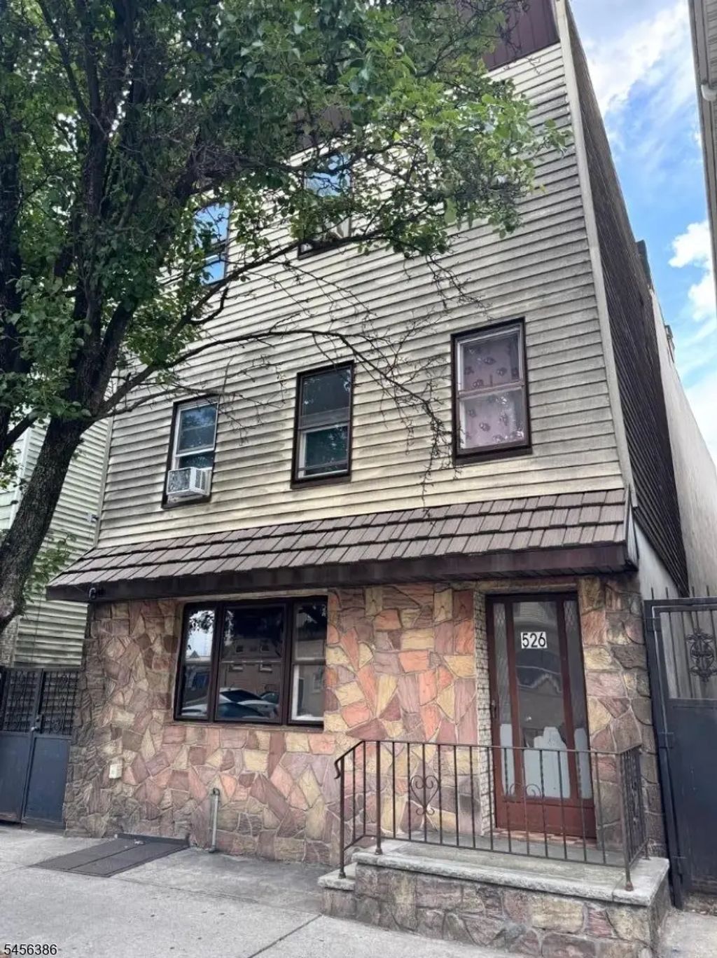 526 Market St, Newark City