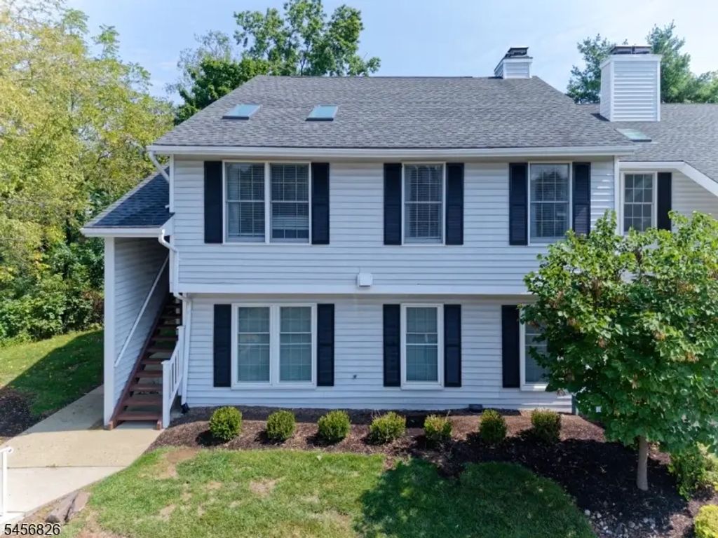 338 Phoebe Ct, Readington Twp.