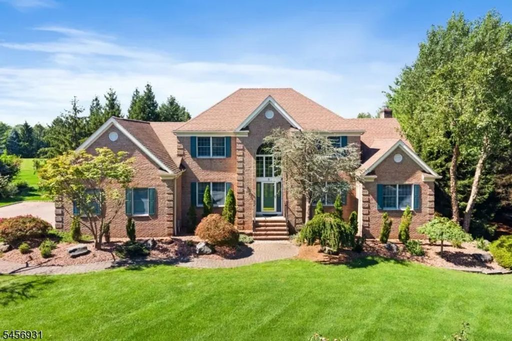 2 Daltrui Dr, Hillsborough Twp.